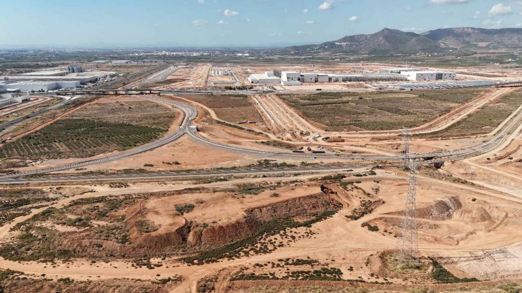 Spain's Parc Sagunt II sold 80% of its industrial land in a year, promising 950 new jobs 1 An aerial industrial park view showing logistics centers, warehouses, and green infrastructure in Spain.
