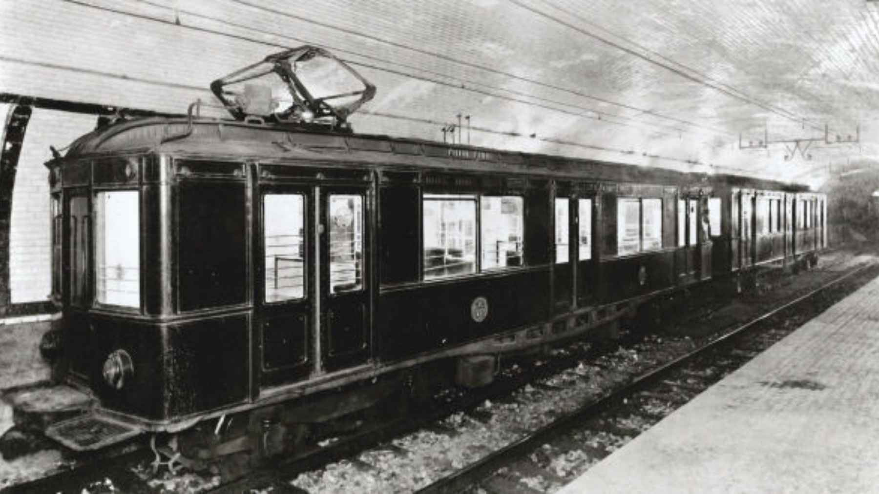 One Barcelona metro station opened in 1924 now logs over 29 million rides a year 1 Busy platform at the historic Plaça de Catalunya metro station in Barcelona, representing urban public transportation.