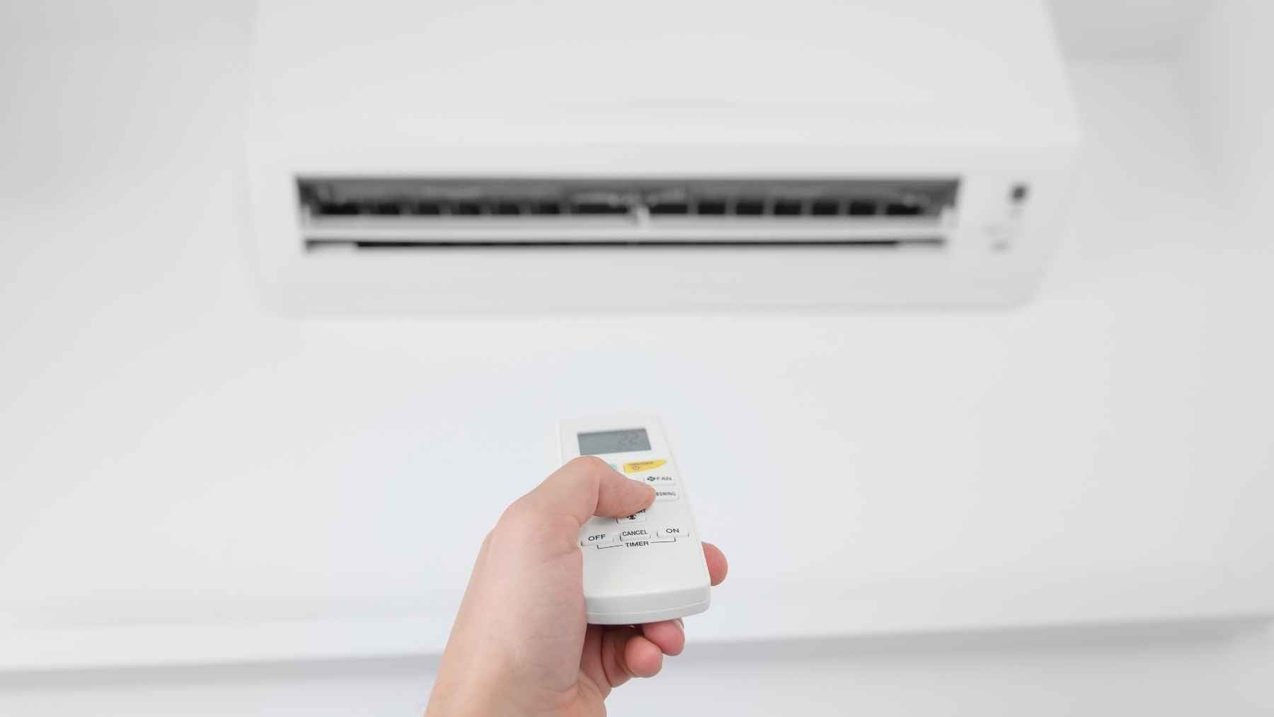 Running a ceiling fan with the AC sounds wasteful, but experts say it actually cuts your power bill 2 A ceiling fan operating in a living room with air conditioning, representing home cooling efficiency and electricity savings.