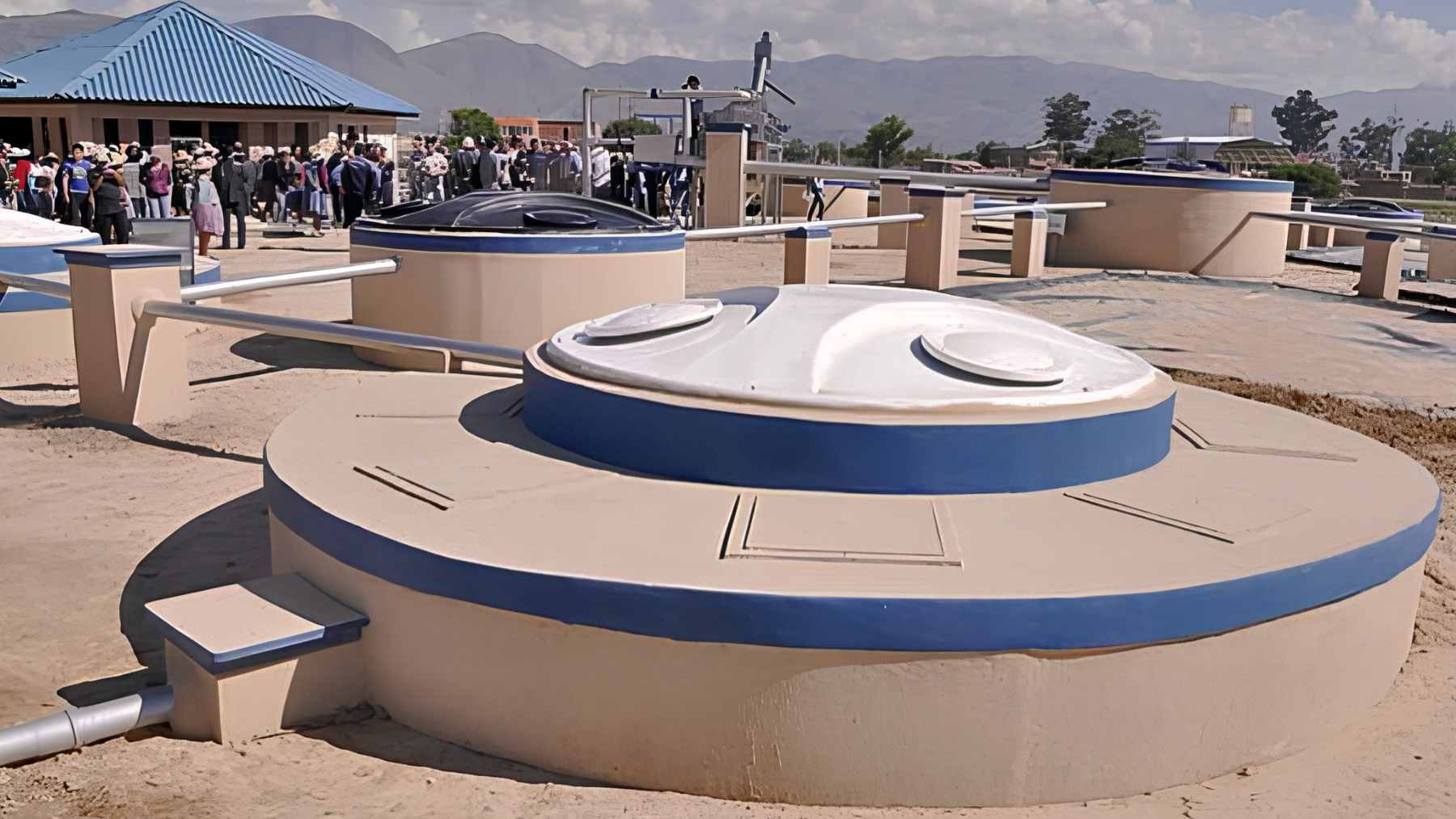 Cochabamba's newest plant now processes 150 tons of waste a day, with plans to grow 1 Workers sorting mixed municipal waste on a conveyor belt line at the Cotapachi facility in Cochabamba, Bolivia.