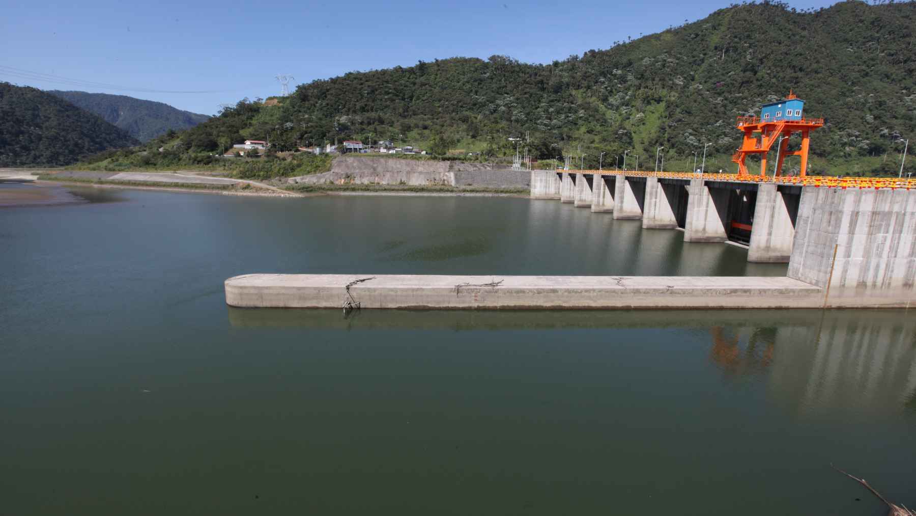 Ecuador's failing Coca Codo Sinclair hydro plant finally has names attached: a report points at China 1 The Coca Codo Sinclair hydroelectric power plant infrastructure in Ecuador, representing energy generation challenges and river erosion.