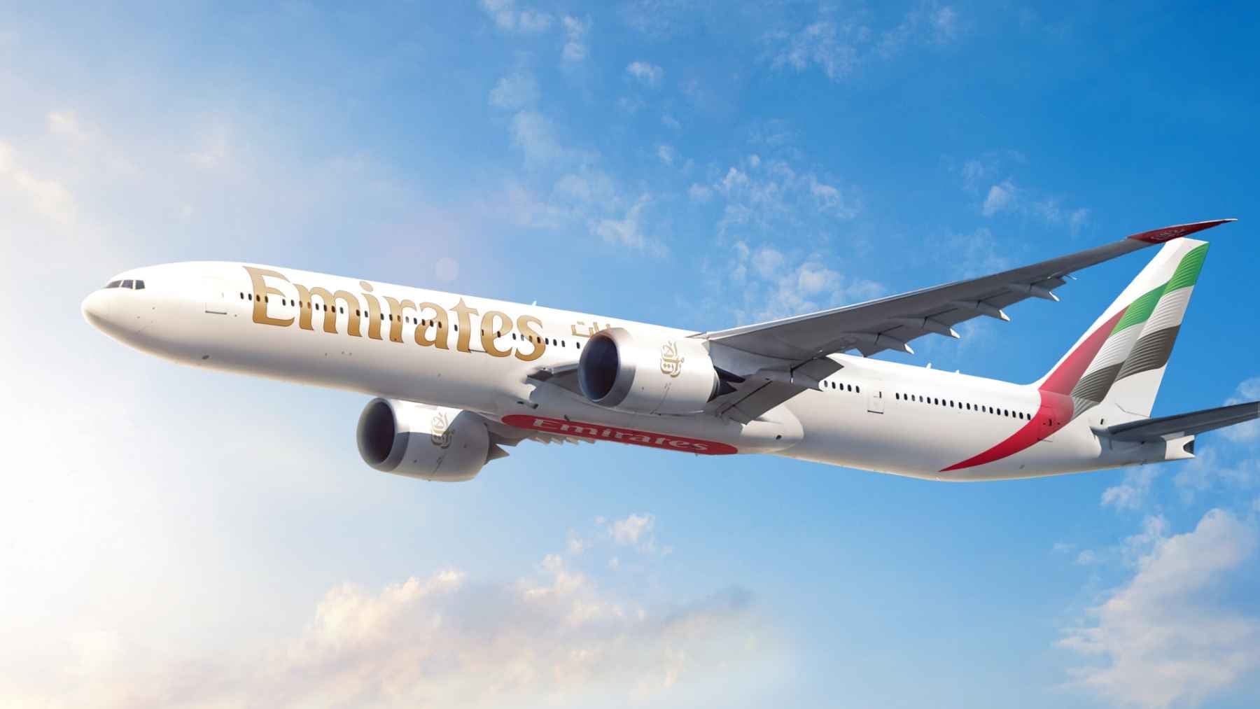 Emirates says the delayed Boeing 777X jets are only fit for baked bean tins, and it is refusing 1 A Boeing 777X widebody passenger aircraft in flight, showcasing its modern composite wings and engines.