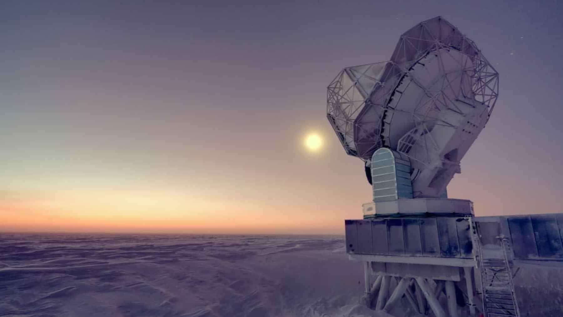 The IceCube Neutrino Observatory control station and tower structure on the frozen surface of the South Pole.