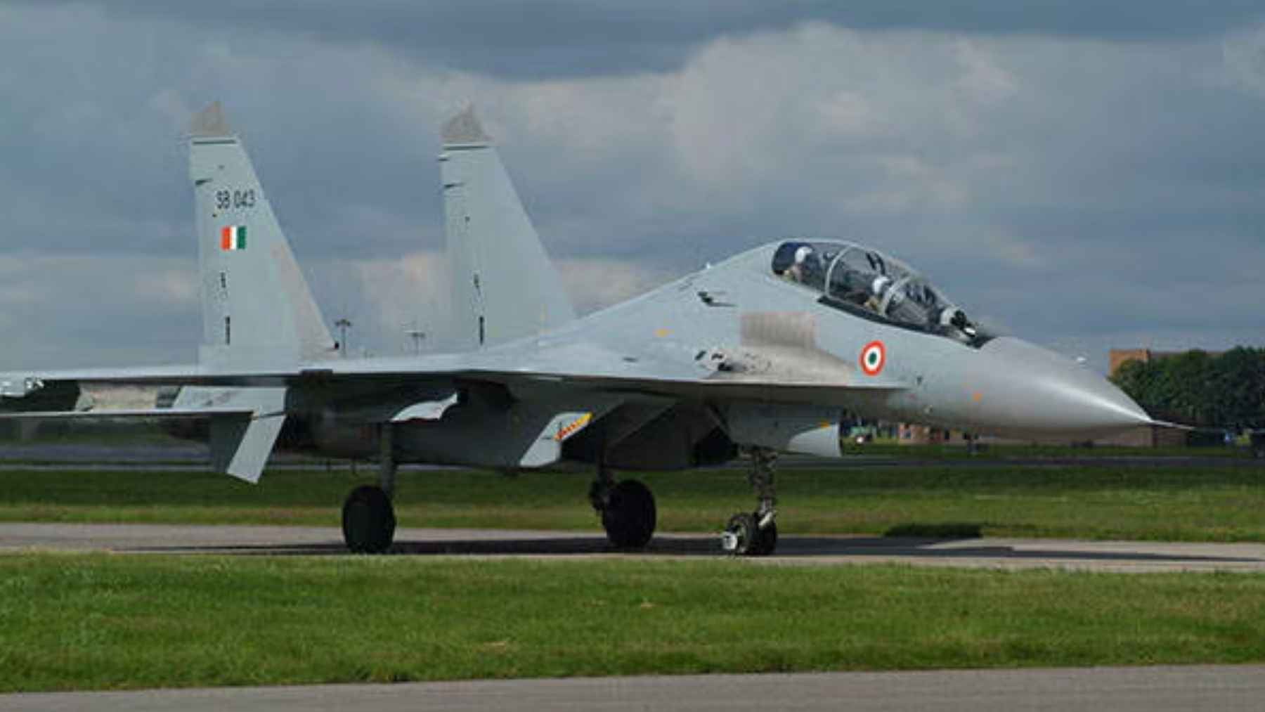 India restarted production of 12 Su-30MKI fighters, and the engine going into them is not the one the Air Force originally anticipated 2 An Indian Air Force Su-30MKI fighter jet in flight, representing aerospace manufacturing, defense procurement, and domestic production at HAL Nashik.