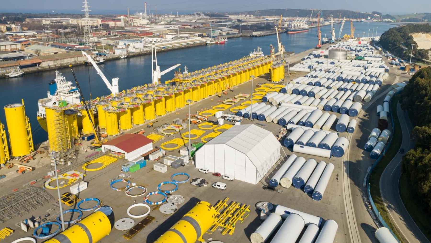 The Port of Avilés will rebuild its breakwaters to survive the storms climate change is bringing 2 A reinforced coastal shoreline and protective rock revetments representing climate adaptation and infrastructure projects at the Port of Avilés in Spain.