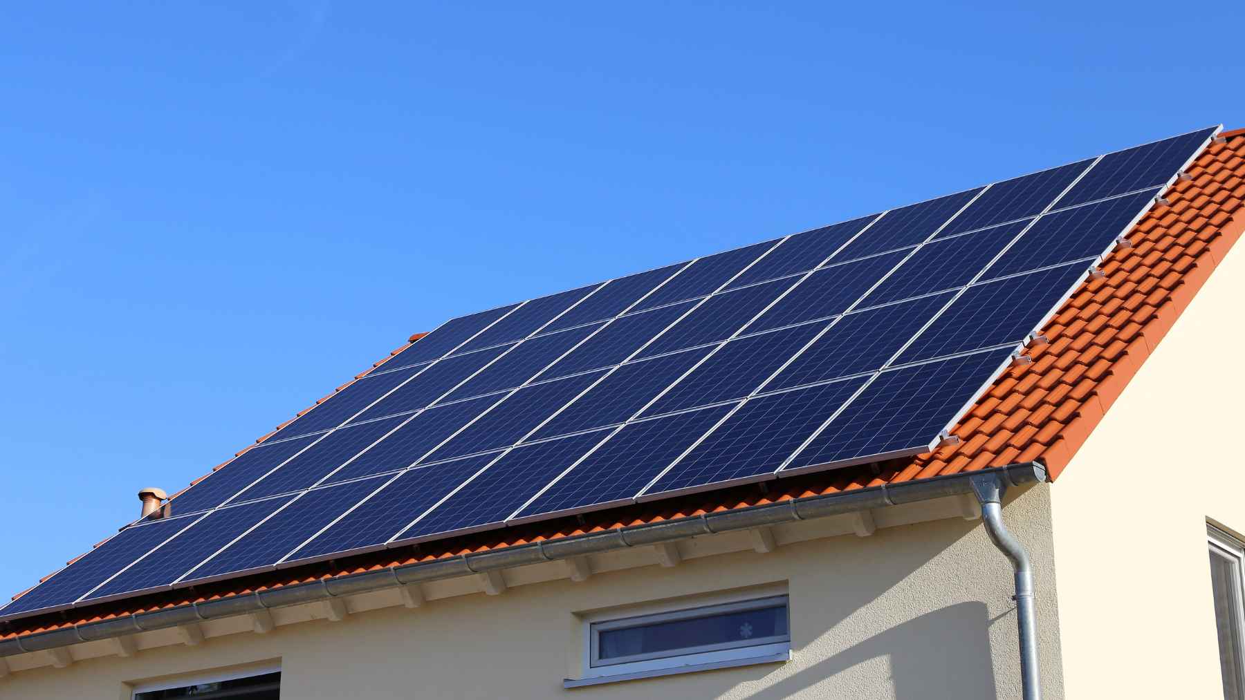 Rooftop solar panels installed on a modern residential home, representing renewable energy and home efficiency.