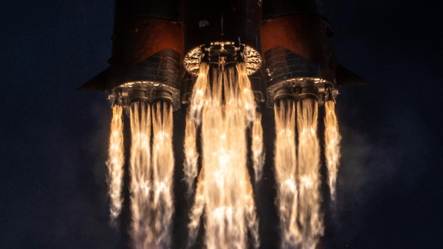 Motores del cohete Soyuz 5 durante una prueba en el cosmódromo de Baikonur dentro del programa Baiterek.