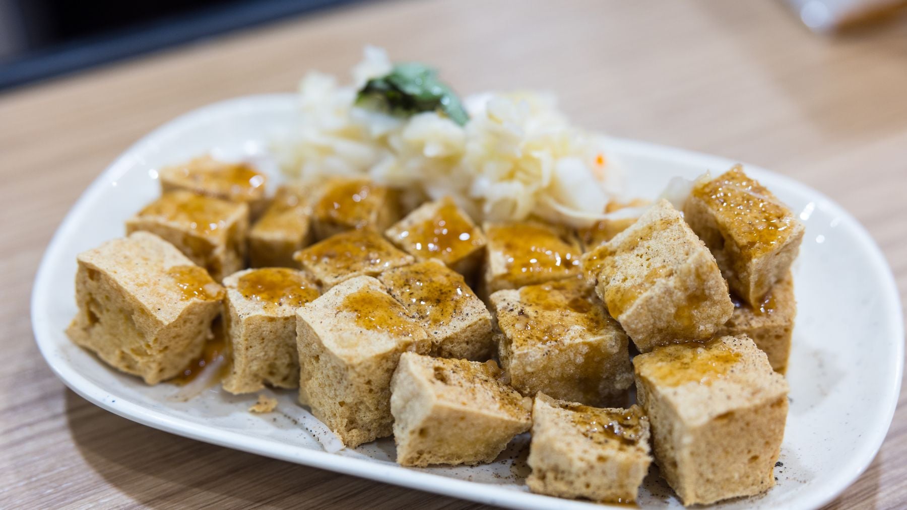 Dados de tofu con salmuera, relacionados con la batería de agua desarrollada por científicos en Hong Kong