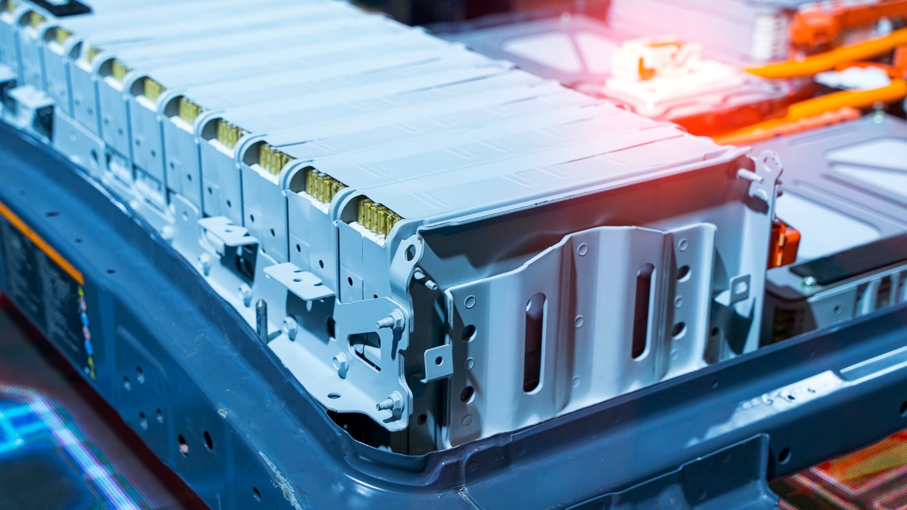 Batería de coche eléctrico con celdas modulares, tecnología alternativa al litio basada en iones de sodio.