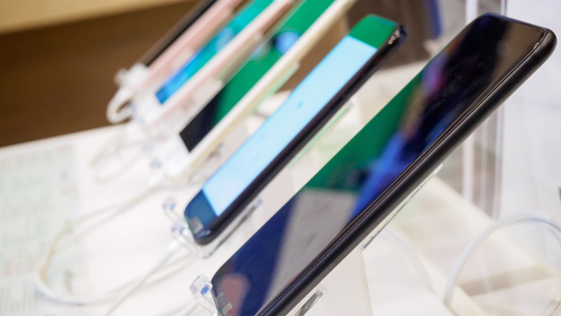 smartphones con nueva tecnología de batería de silicio carbono que mejora la autonomía frente a las baterías de litio.