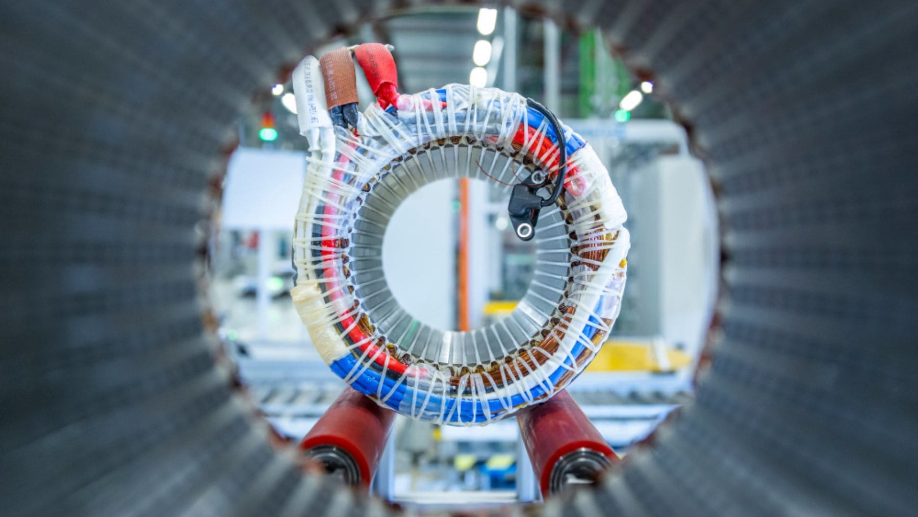 Motor eléctrico con imanes permanentes utilizado en coches eléctricos y generadores