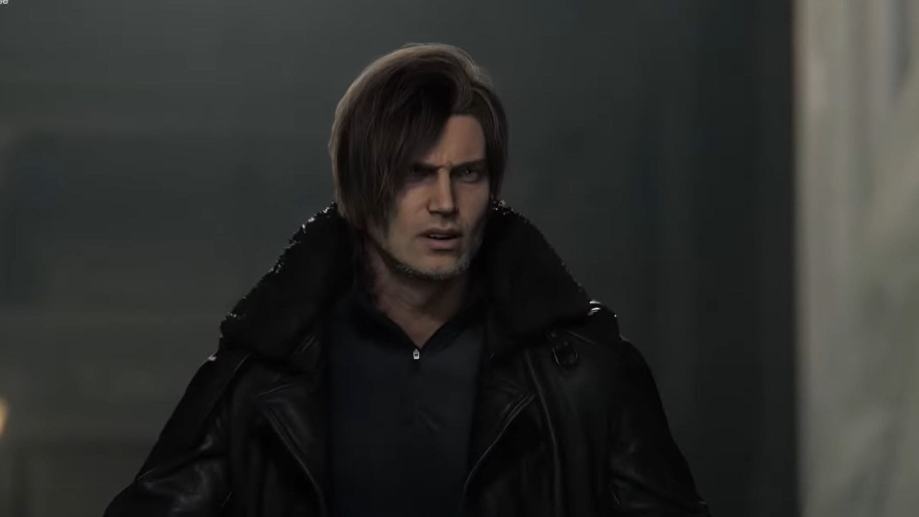 Leon en Resident Evil Requiem durante una escena intensa en modo experto con gestión de munición.