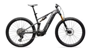 Un nuevo motor inteligente para bicicletas eléctricas promete más control y menos esfuerzo en las cuestas, pero el detalle del software que determina la potencia está provocando un debate entre puristas y usuarios