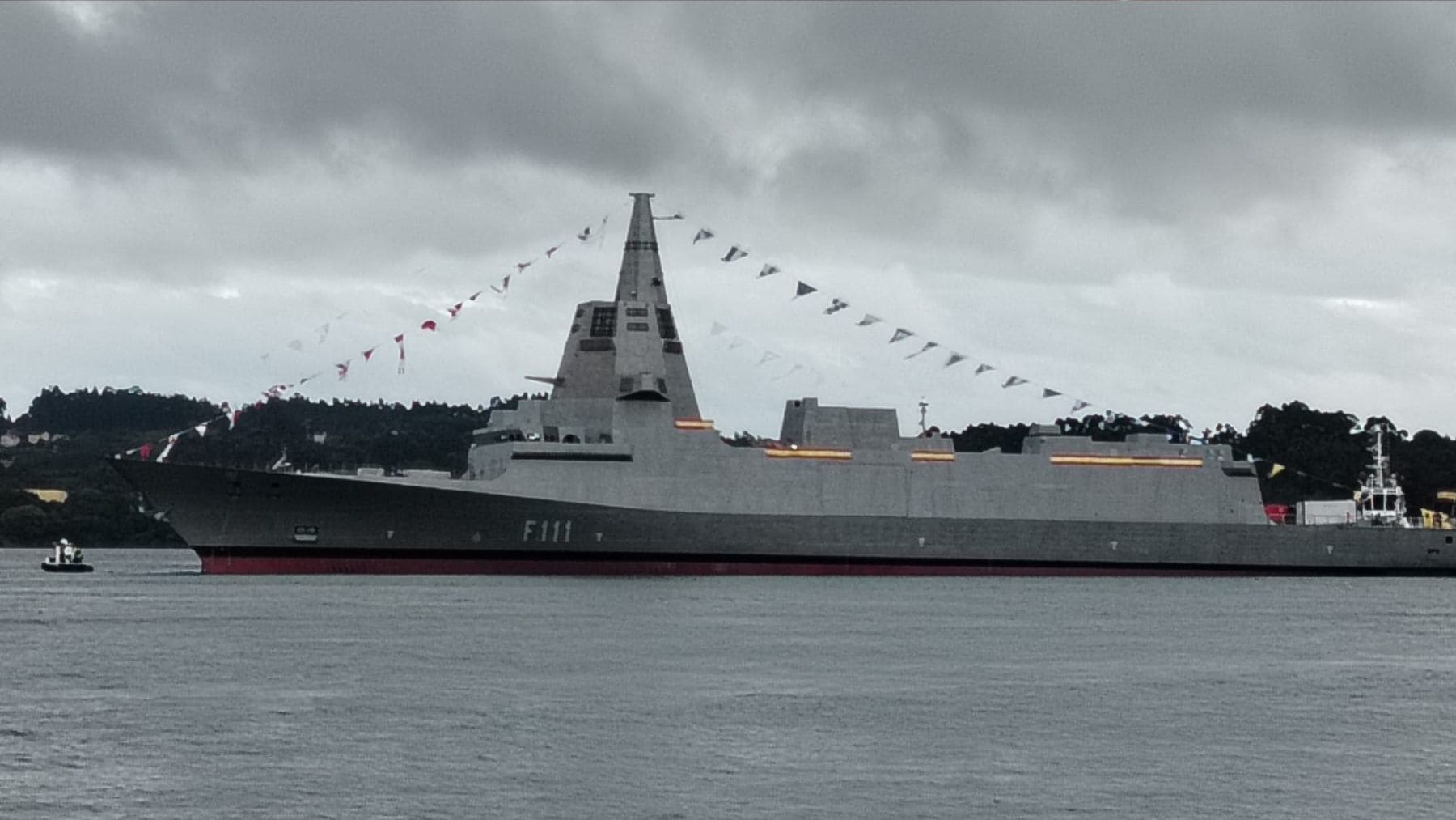 Fragata F-111 Bonifaz de la Armada española durante su botadura, perteneciente al programa F-110.