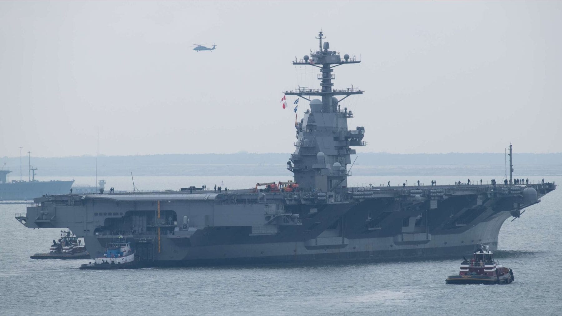 Portaaviones USS John F. Kennedy CVN-79 durante sus primeras pruebas de mar en Estados Unidos.