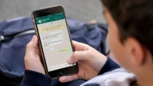 Adiós a los grupos de padres de WhatsApp: la Xunta cierra una de las prácticas más conflictivas de la educación española