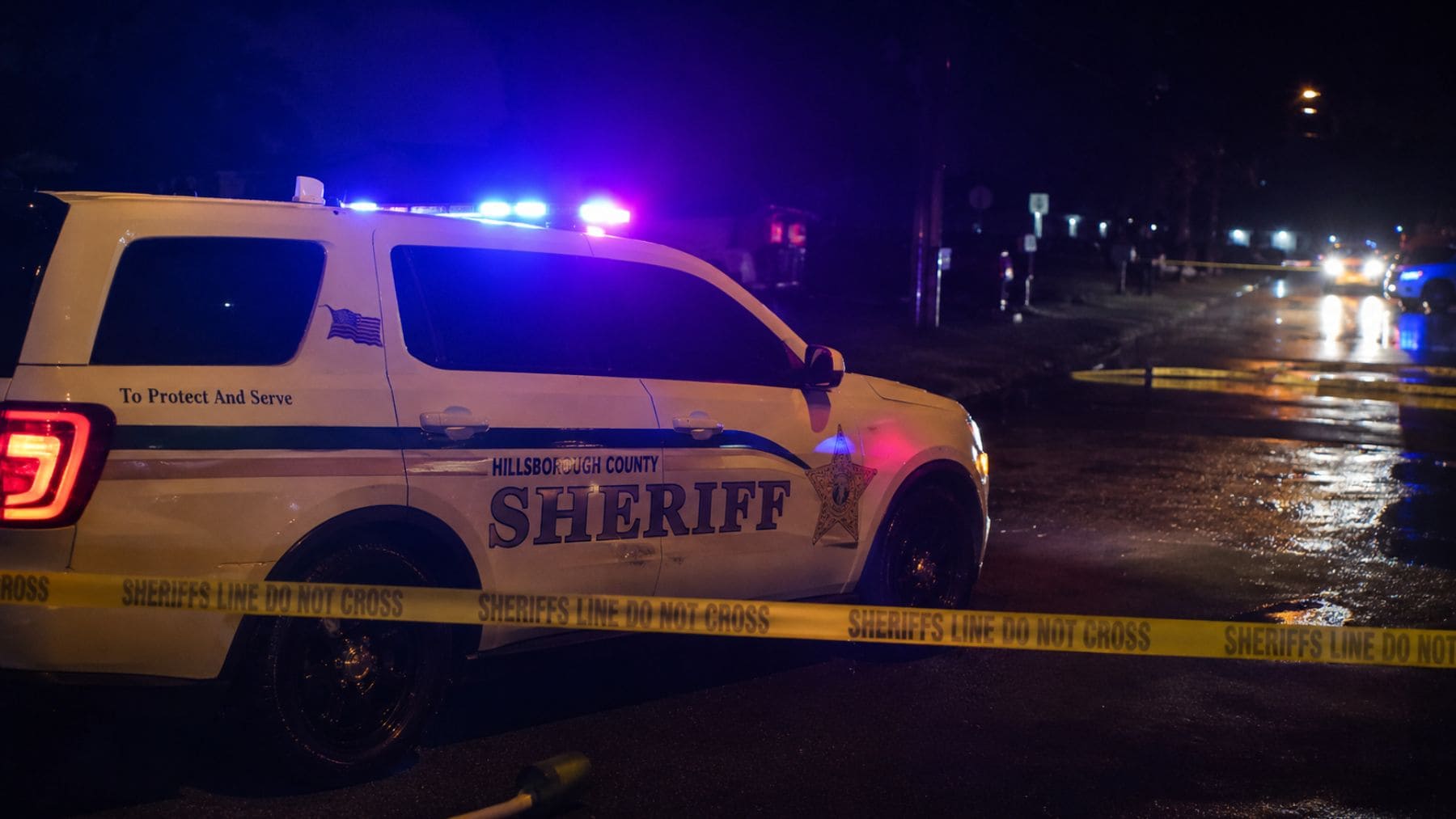 Vehículo del sheriff de Hillsborough durante la investigación del doble homicidio en Florida vinculado a ChatGPT.