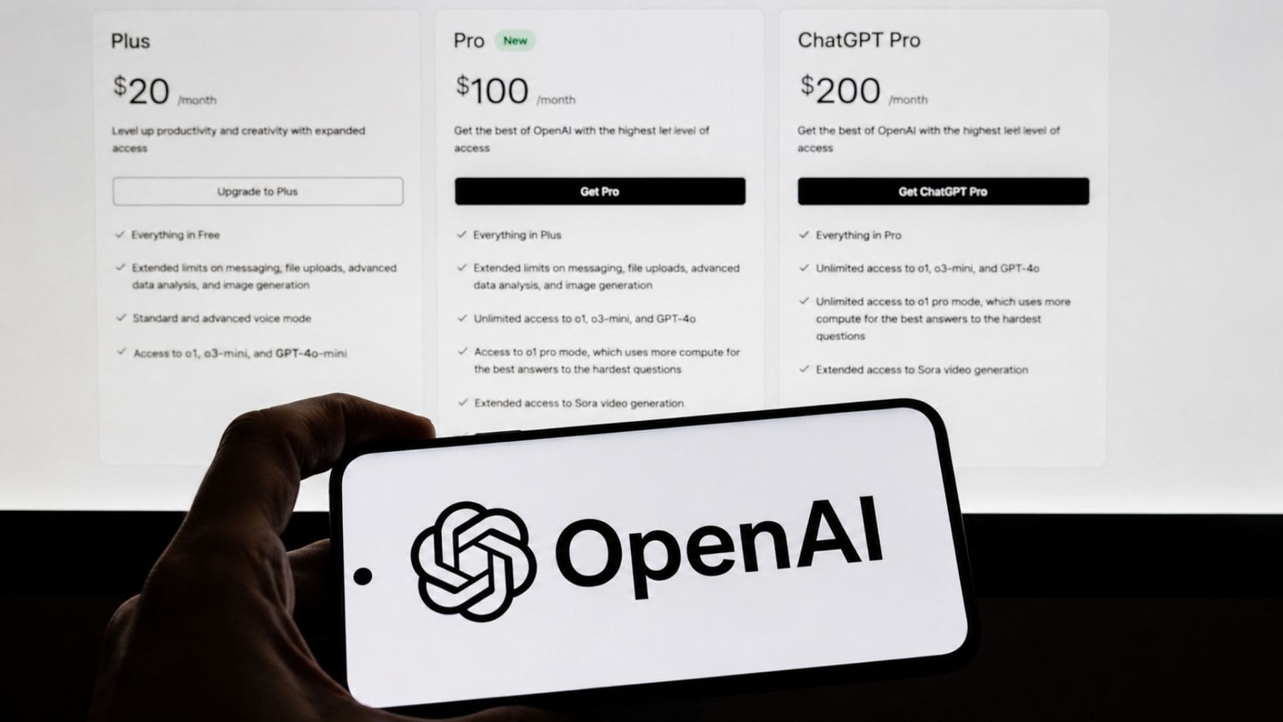 OpenAI muestra los nuevos precios de ChatGPT Pro con planes de 20, 100 y 200 dólares.