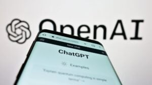 Una psicóloga española advierte que contar problemas a ChatGPT puede reforzar ideas negativas, porque la IA responde a tu enfoque y puede convertirse en eco emocional