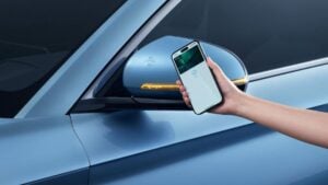 Dile adiós a las llaves del coche: un eléctrico ya se abre y se controla desde el móvil, y la comodidad trae una pregunta nueva sobre seguridad digital y acceso