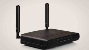 Colocar bien las antenas del router puede cambiar el Wi-Fi sin comprar nada, un ajuste olvidado que mejora cobertura, reduce interferencias y rescata velocidad