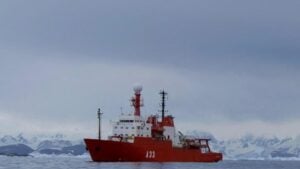 El Hespérides regresa de la Antártida tras 38.000 km y cierra una campaña histórica, una logística científica que cuenta tanto como los datos recogidos
