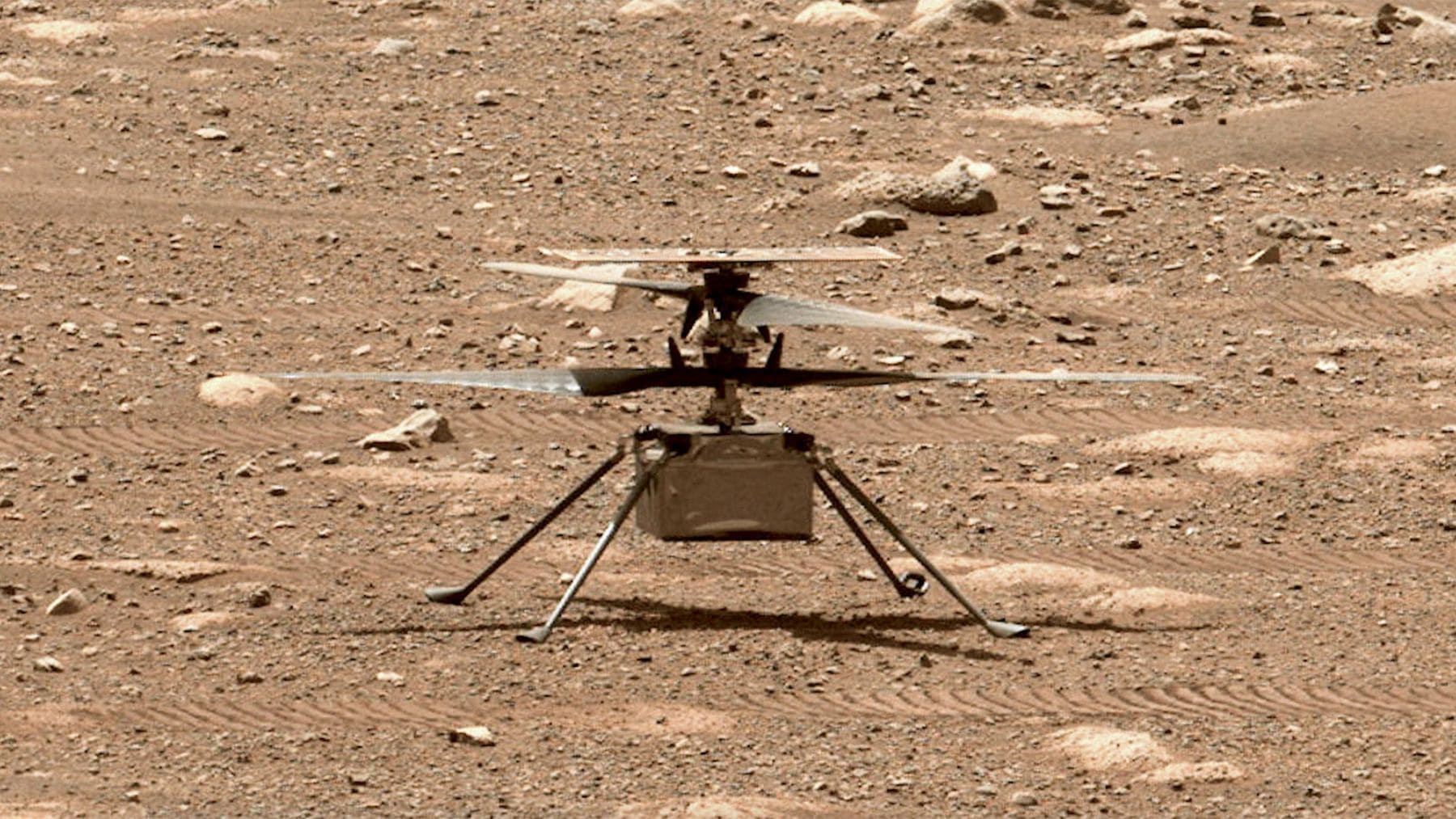 El helicóptero Ingenuity de la NASA sobre Marte, tecnología que inspira los drones lunares MoonFall.