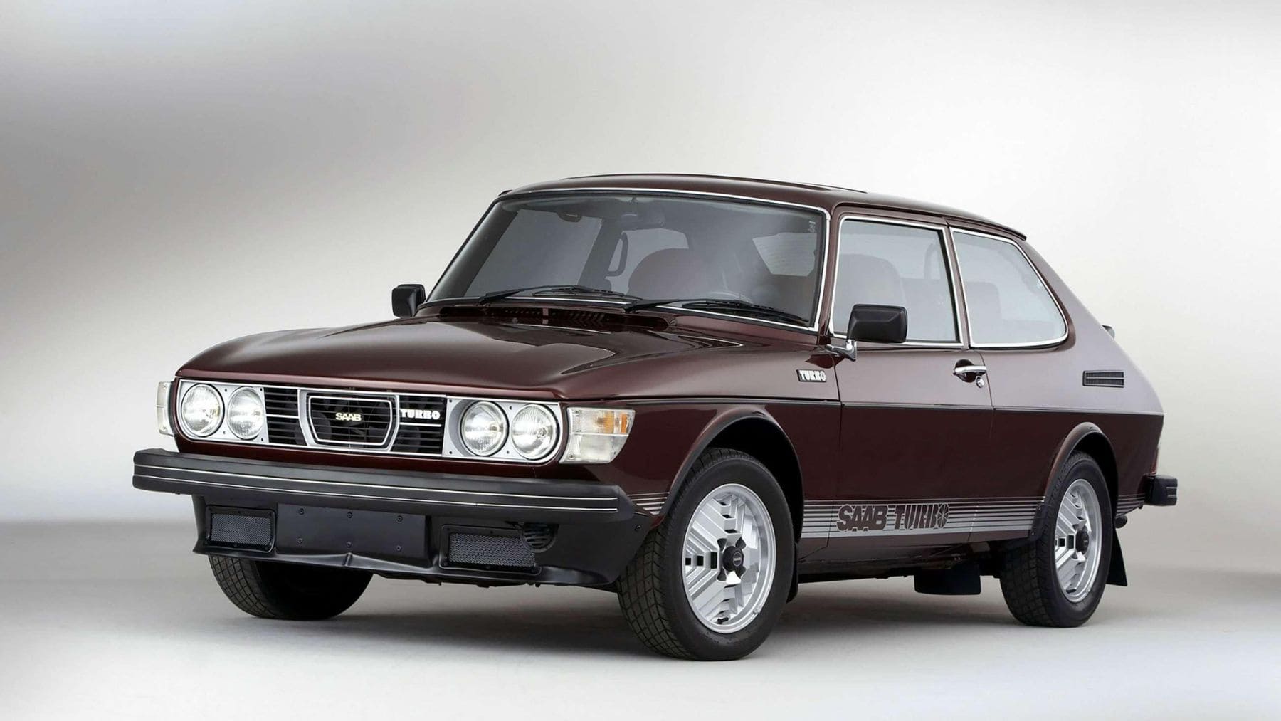 Saab 99 Turbo clásico, símbolo de la innovación y el exceso de ingeniería que llevaron a la caída de Saab.
