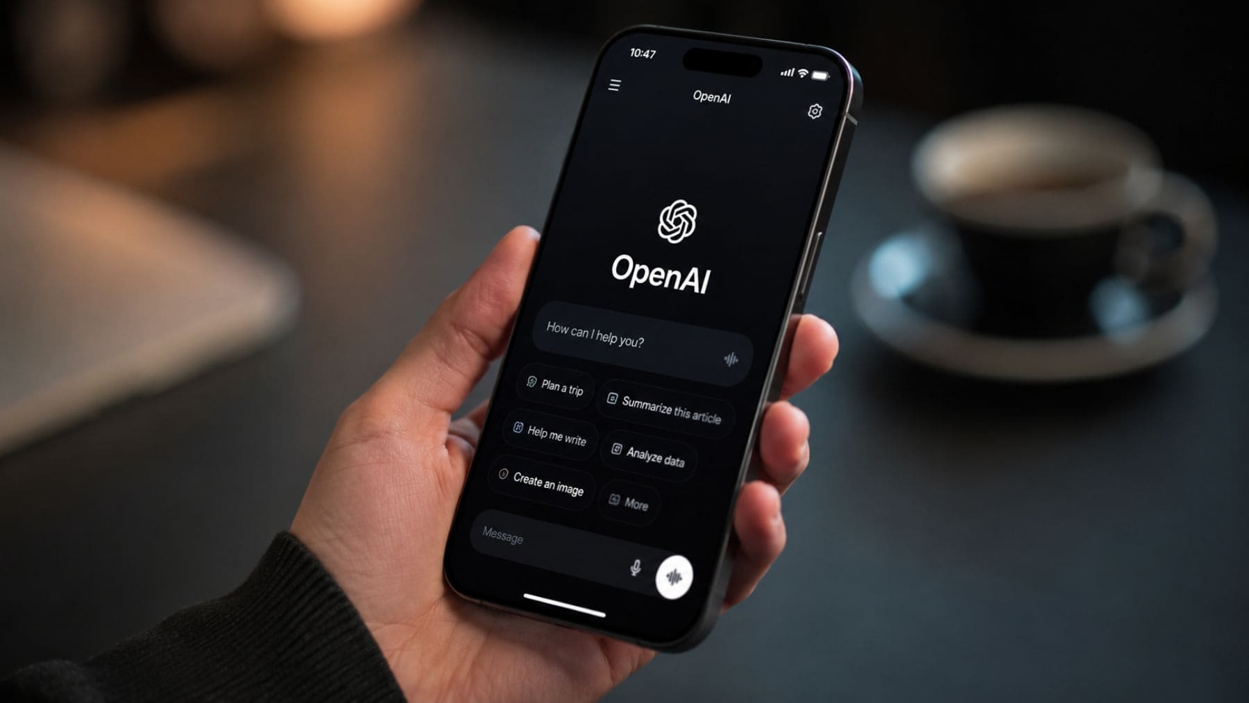 Concepto de smartphone de OpenAI con inteligencia artificial integrada y asistente tipo ChatGPT.