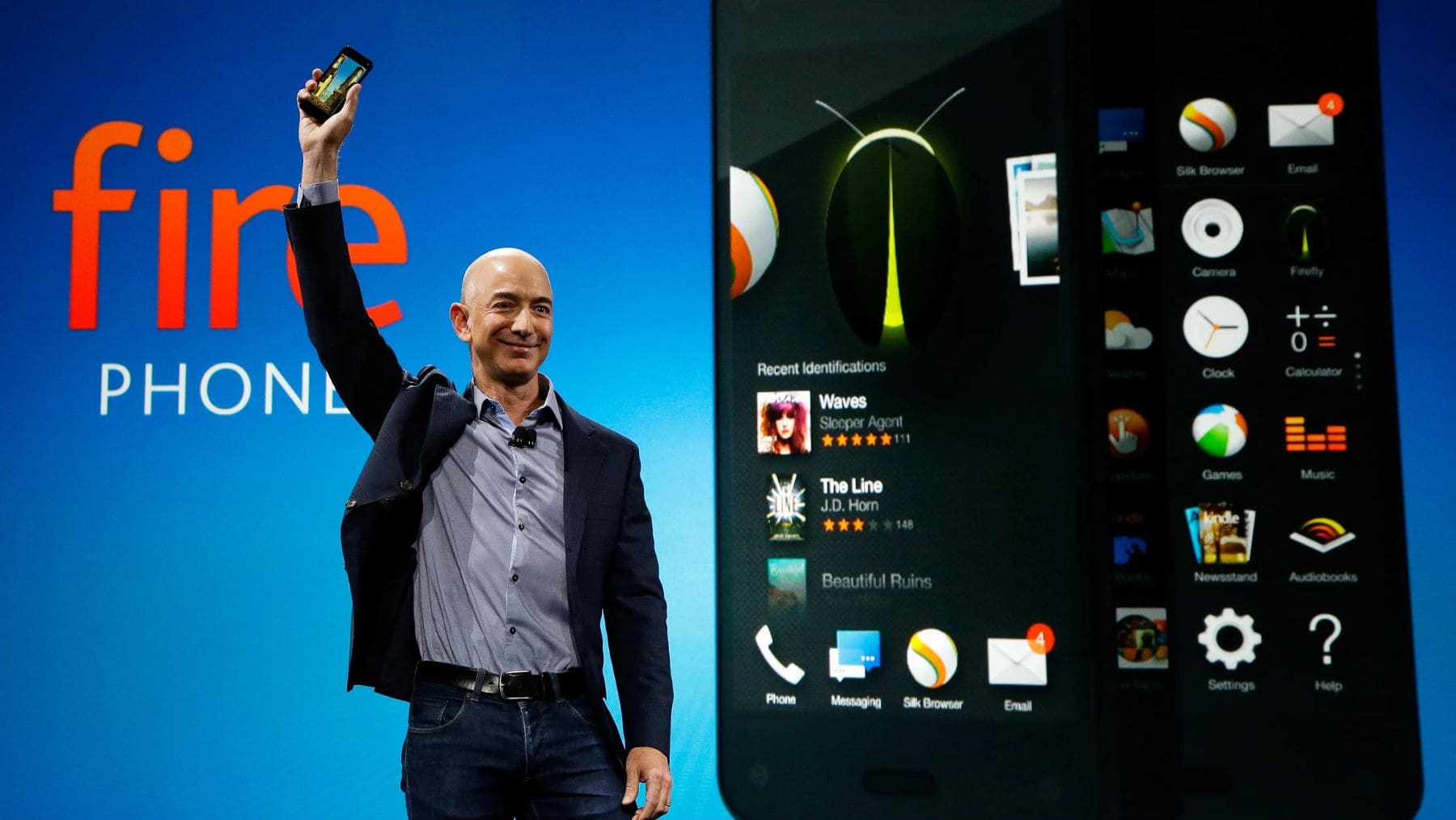 Jeff Bezos presenta el Fire Phone de Amazon durante su lanzamiento oficial en 2014.