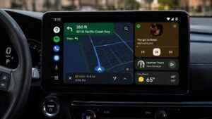 Android Auto se actualiza con su mayor rediseño en años, YouTube en la pantalla del coche y mejoras con Gemini y Maps, un salto que convierte el tablero en un hub digital