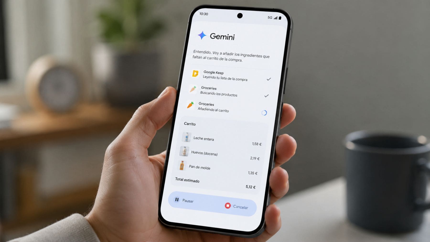 La imagen muestra claramente un móvil con Gemini ejecutando una tarea de compra automáticamente.