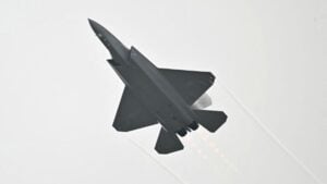 La industria no da crédito pero al F-35 le ha salido un sustituto chino de 5ª generación y ya hay acuerdos para su compra