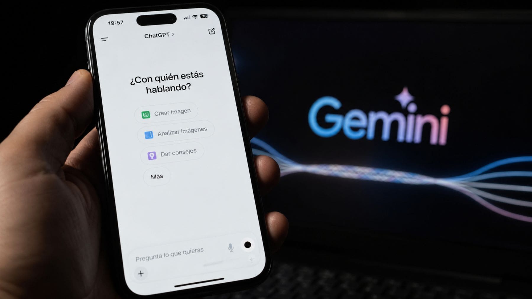 ChatGPT y Gemini en un smartphone tras descubrirse que varios chatbots de IA mostraban teléfonos reales de particulares.