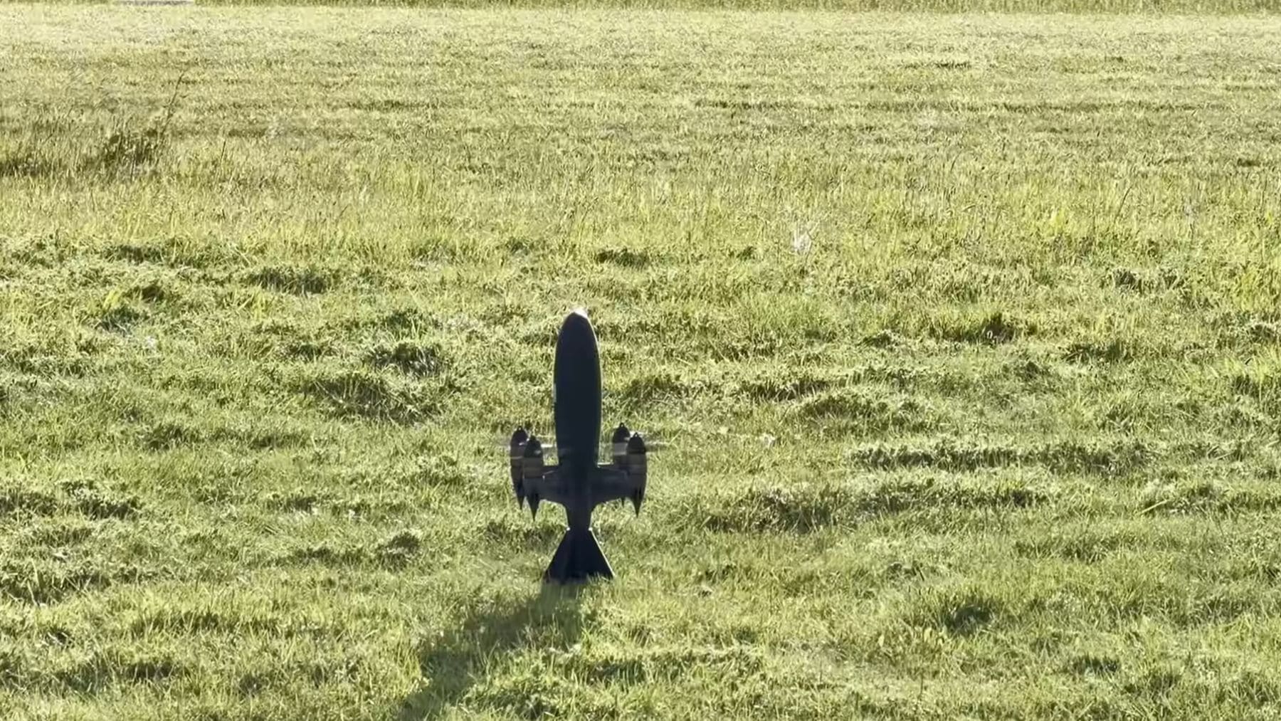 Blackbird, el dron casero que alcanzó casi 730 km/h en una prueba que desafió el récord mundial