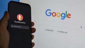 DuckDuckGo vive un boom tras la gran apuesta de Google por la IA, y la pregunta real es si la gente está huyendo por privacidad, por saturación o por confianza