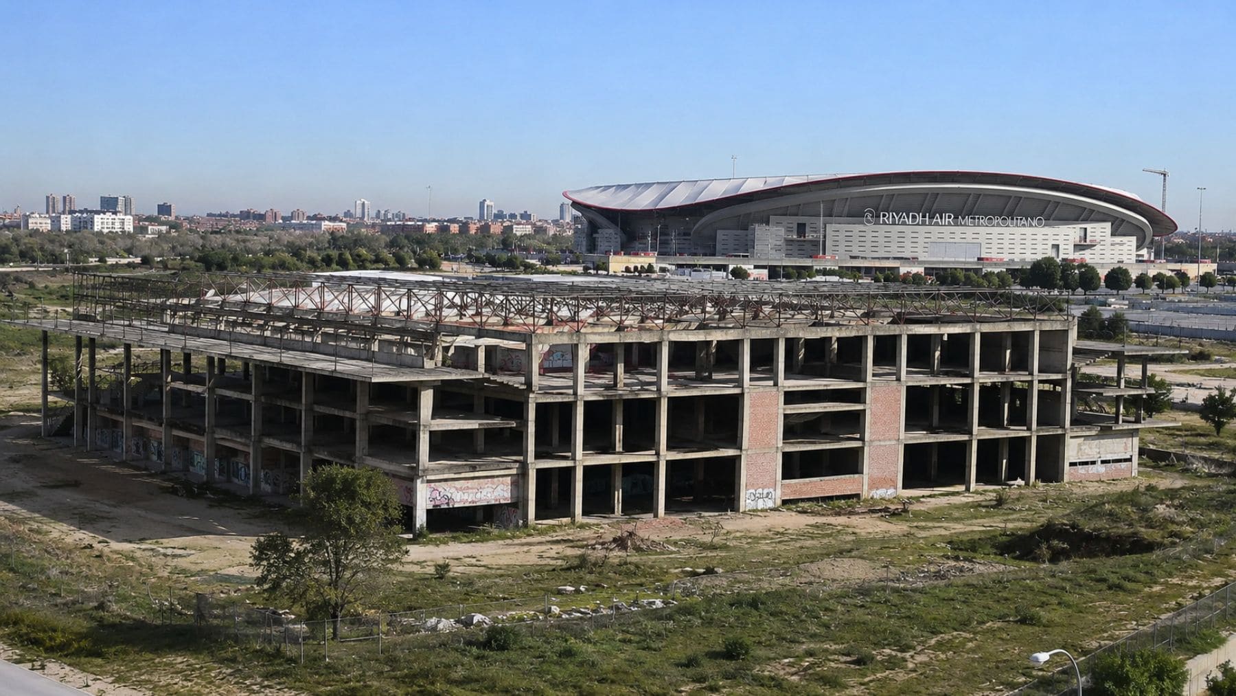 Centro Acuático Olímpico abandonado de Madrid junto al Riyadh Air Metropolitano antes de su transformación en una arena de conciertos