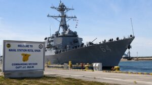 El Ejército de EEUU a la desesperada busca empresas españolas para que le ayuden con los misiles, radares y cañones de la Base de Rota
