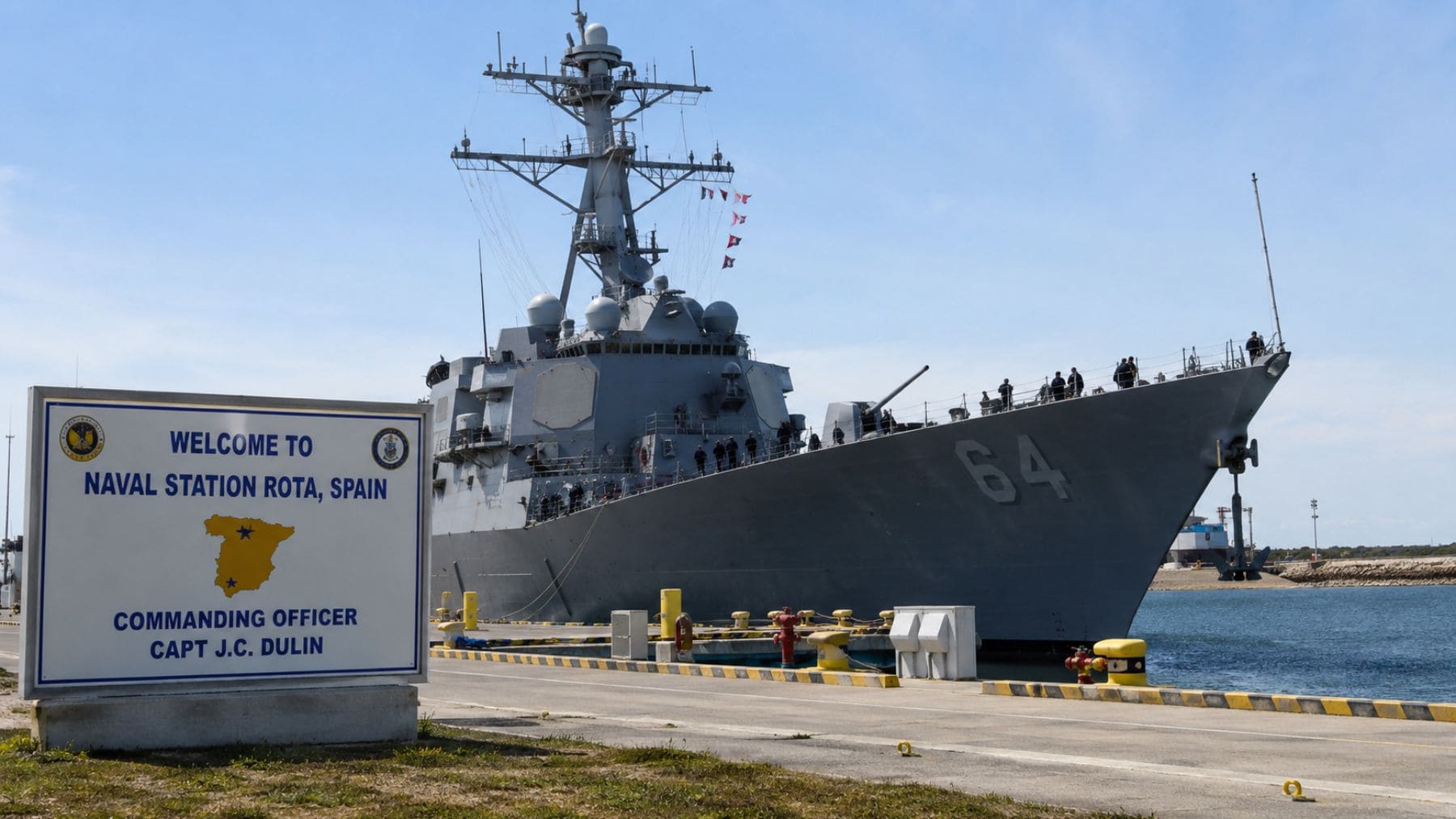 Destructor de la Marina de Estados Unidos atracado en la Base Naval de Rota, donde la US Navy busca empresas españolas para el mantenimiento de sus buques de guerra.