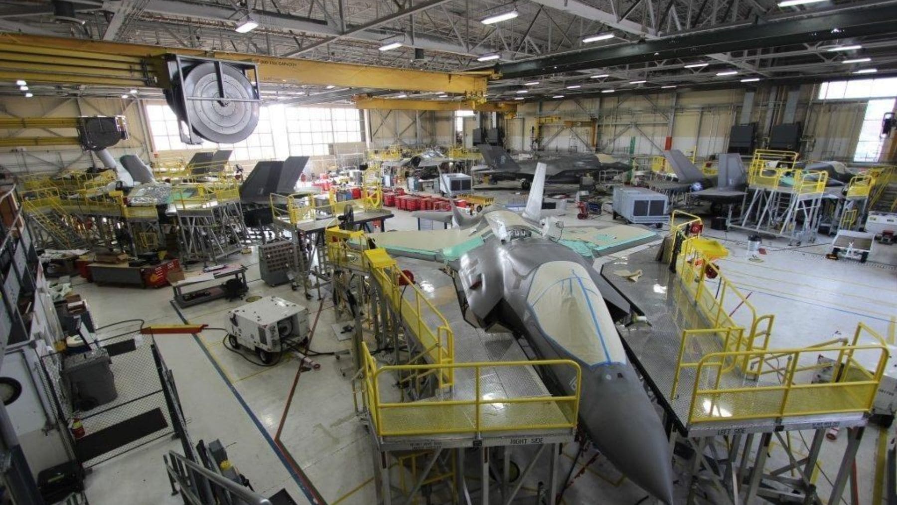 F-35B del Cuerpo de Marines de Estados Unidos durante su actualización TR-3 en Fleet Readiness Center East