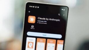 Un experto probó Gemini, ChatGPT y Claude un mes en Android y dice tener un ganador claro, y la clave ya no es responder: es integrarse y ahorrar pasos