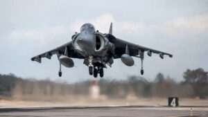 Fin de una era: el Cuerpo de Marines retira el Harrier, el caza de despegue vertical que marcó décadas de doctrina expedicionaria y que ahora deja hueco a otra forma de operar