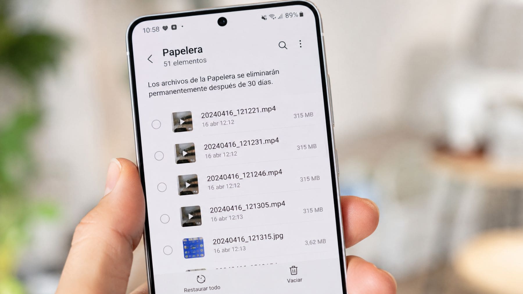 Papelera oculta de Android con archivos eliminados ocupando espacio de almacenamiento.