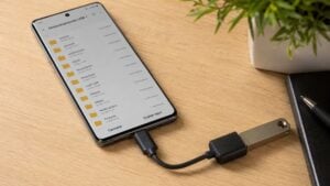 Pasar datos del móvil a un pendrive USB sin ordenador es posible con un simple adaptador, y el método evita nube y te da copia física en minutos