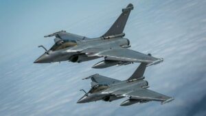 Alerta OTAN en el Báltico: cazas Rafale franceses despegan de urgencia para interceptar seis aviones rusos, una escena rutinaria que se repite cada vez con menos margen de calma