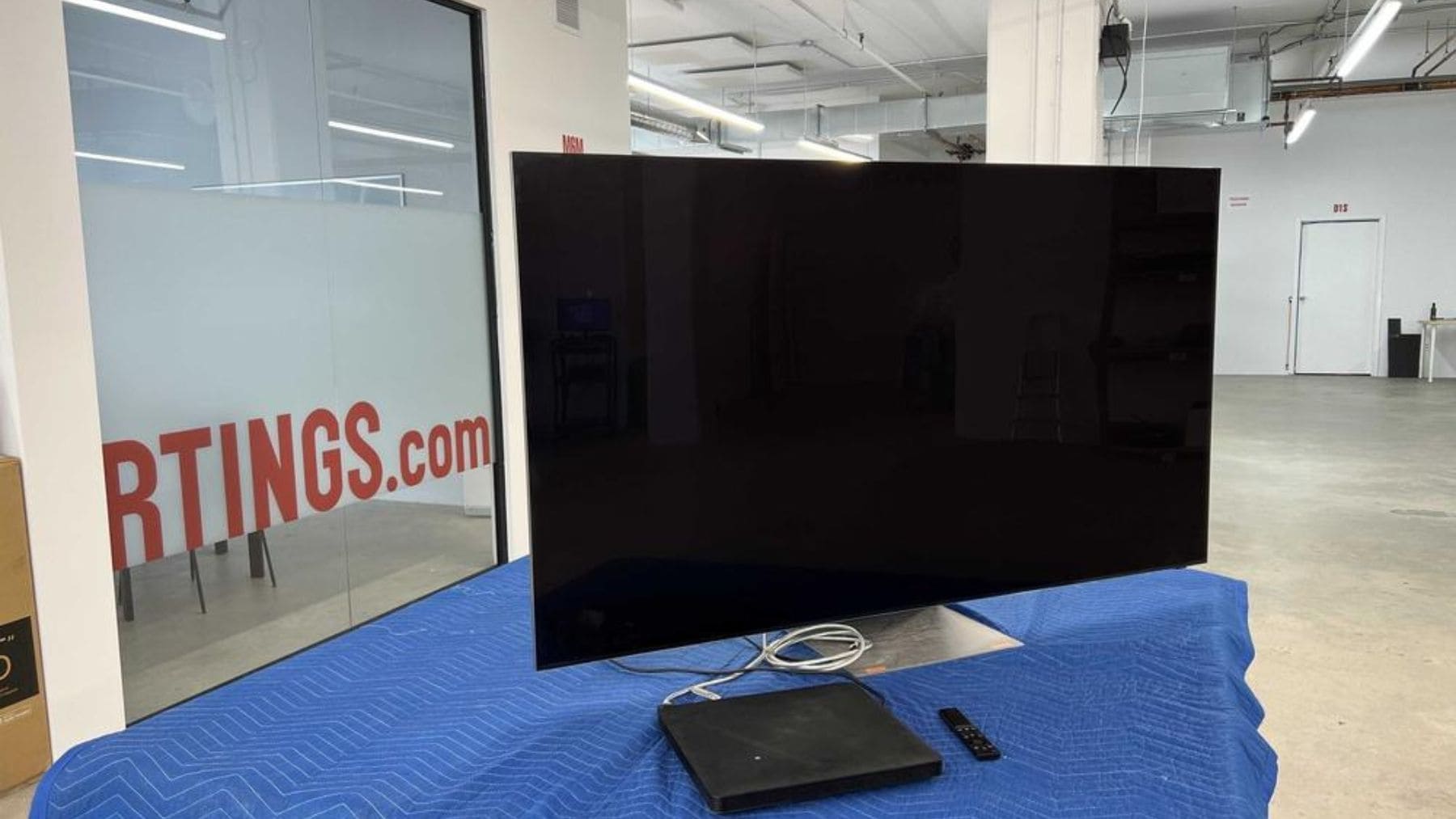 Televisor utilizado en el laboratorio de RTINGS durante el estudio que analizó la fiabilidad de 102 televisores tras tres años de pruebas.