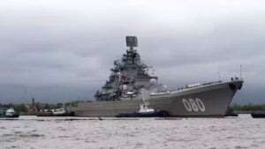Después de 29 años inactivo, Rusia devuelve al servicio el mayor y más armado crucero de combate del mundo con 176 celdas de misiles Mach 9: la mayor amenaza naval del mundo
