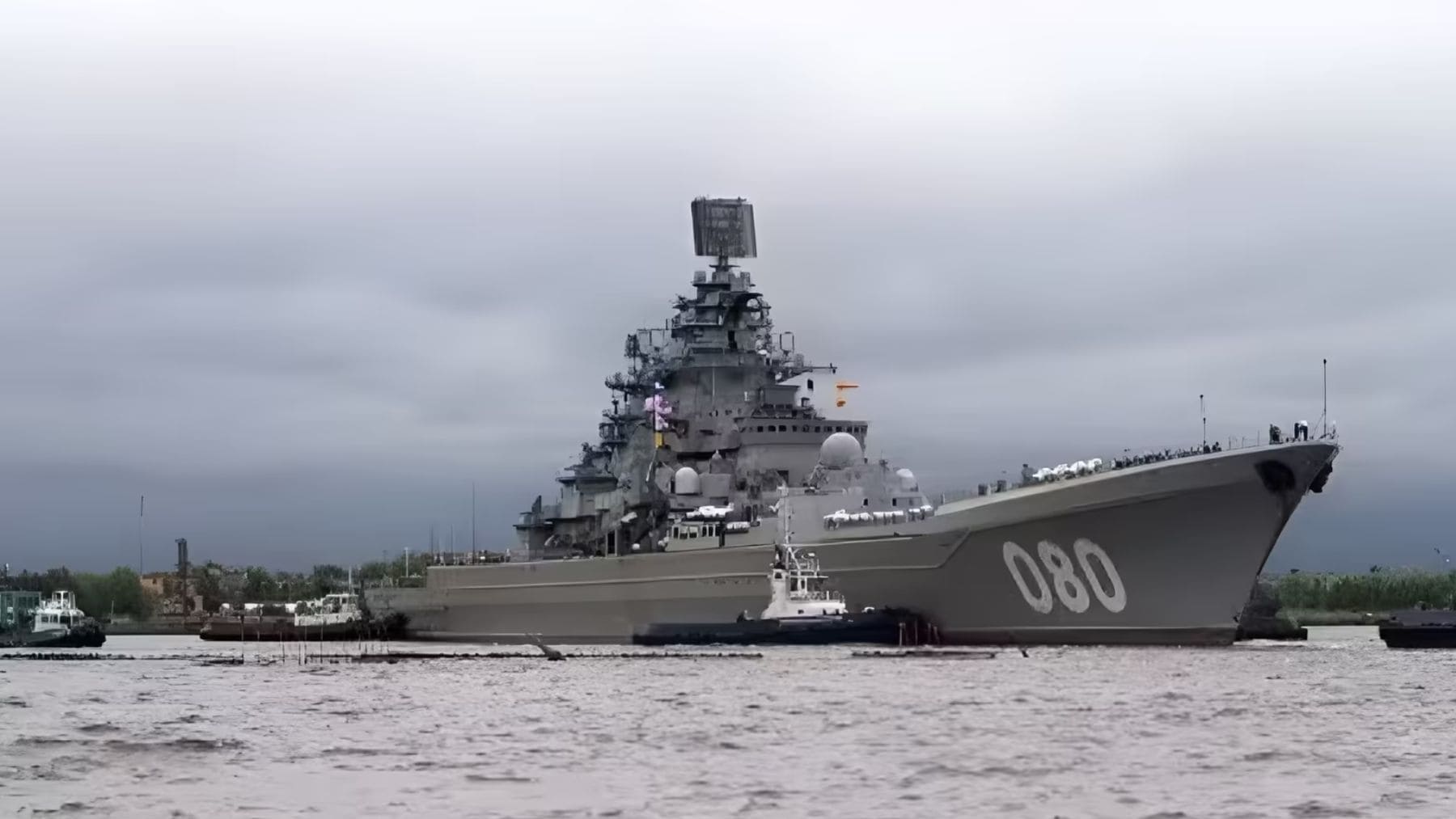 El crucero nuclear ruso Almirante Nakhimov durante las pruebas previas a su regreso al servicio tras su modernización.