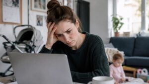 Se desahogó con ChatGPT y la IA le recomendó que renunciara a su trabajo; le bastaron unos días para darse cuenta de que era el mayor error de su vida