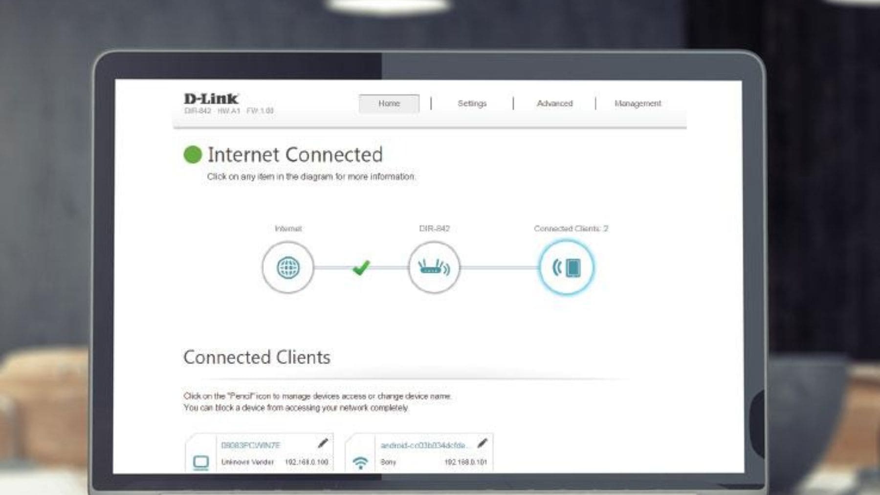 Pantalla de administración de un router D-Link mostrando la lista de dispositivos conectados a la red WiFi doméstica.